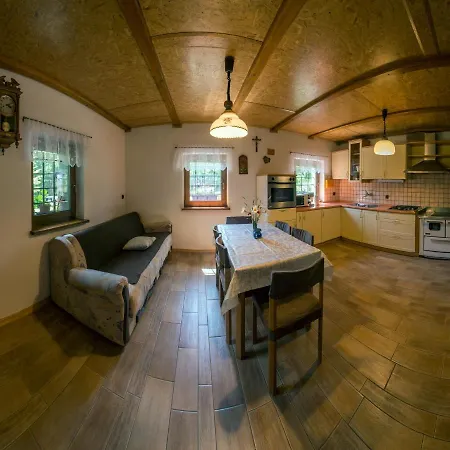 House Vodice Na Lazu بيت خشبي